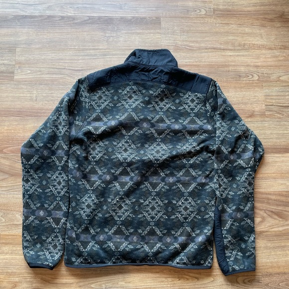 Large Patterned Columbia Quarter-Zip - Picture 4 of 4